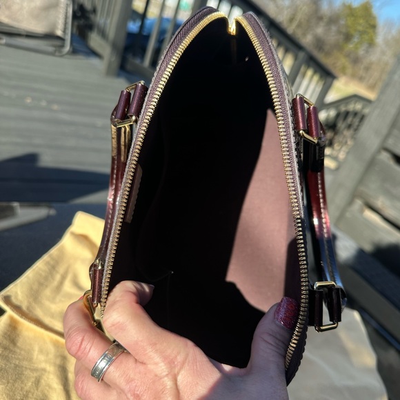 Louis Vuitton Vernise Alma BB - Picture 8 of 16